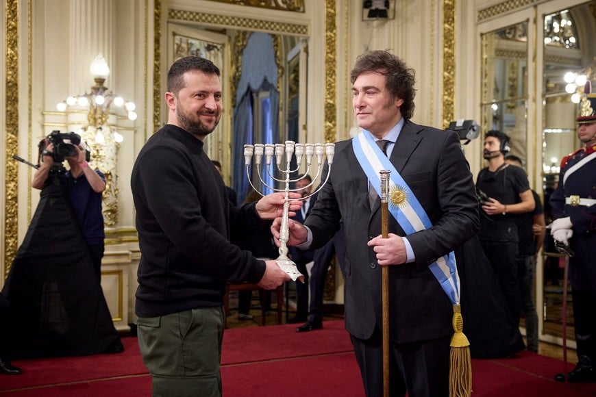 Argentina's President Javier Milei gives a menorah to Ukraine's President Volodymyr Zelenskiy at the Casa Rosada Presidential Palace in Buenos Aires, Argentina December 10, 2023. Ukrainian Presidential Press Service/Handout via REUTERS ATTENTION EDITORS - THIS IMAGE HAS BEEN SUPPLIED BY A THIRD PARTY.