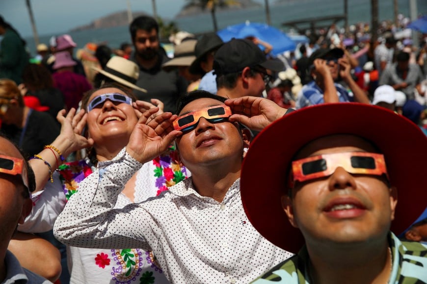 People use special protective glasses to observe a total solar eclipse in Mazatlan, Mexico April 8, 2024. REUTERS/Henry Romero     TPX IMAGES OF THE DAY