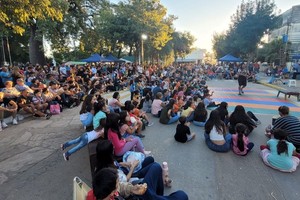 Mucho público asistió el domingo a ver a los artistas callejeros.
Foto: EL LITORAL