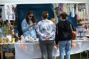“Este año habrá como ocurrió en las siete ediciones anteriores grupos musicales en vivo, talleres para los más chicos y la propuesta gastronómica. En cuanto a los shows tenemos confirmada la participación de Simplemente Llamadores y del taller de Danzas Floklóricas Amaique. También habrá tres talleres para niños: Cocineritos, de Títeres y de Expresión Artística. Todo en forma gratuita”.
Foto: Gentileza