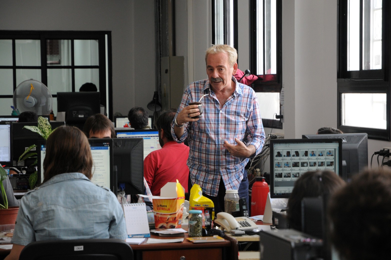 Roberto Schneider en la Redacción de El Litoral.