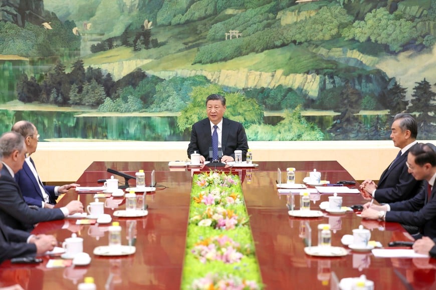 (240409) -- BEIJING, 9 abril, 2024 (Xinhua) -- El presidente chino, Xi Jinping, se reúne con el ministro de Relaciones Exteriores ruso, Sergey Lavrov, en el Gran Palacio del Pueblo, en Beijing, capital de China, el 9 de abril de 2024. (Xinhua/Ding Lin) (jg) (vf) (ce)
