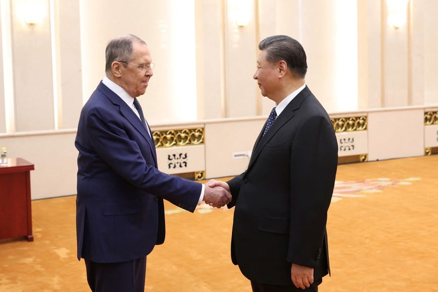 Chinese President Xi Jinping meets Russian Foreign Minister Sergei Lavrov at the Great Hall of the People in Beijing, China April 9, 2024. cnsphoto via REUTERS   ATTENTION EDITORS - THIS IMAGE WAS PROVIDED BY A THIRD PARTY. CHINA OUT.