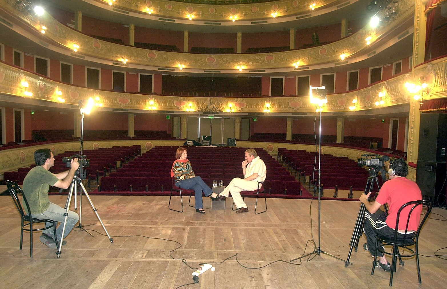 En el teatro municipal en el programa La Cuarta Pared.
