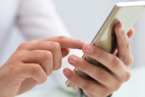 Equilibrar nuestros niveles de dopamina y tomar decisiones conscientes sobre cómo interactuamos con nuestro entorno, puede mejorar significativamente nuestra calidad de vida.