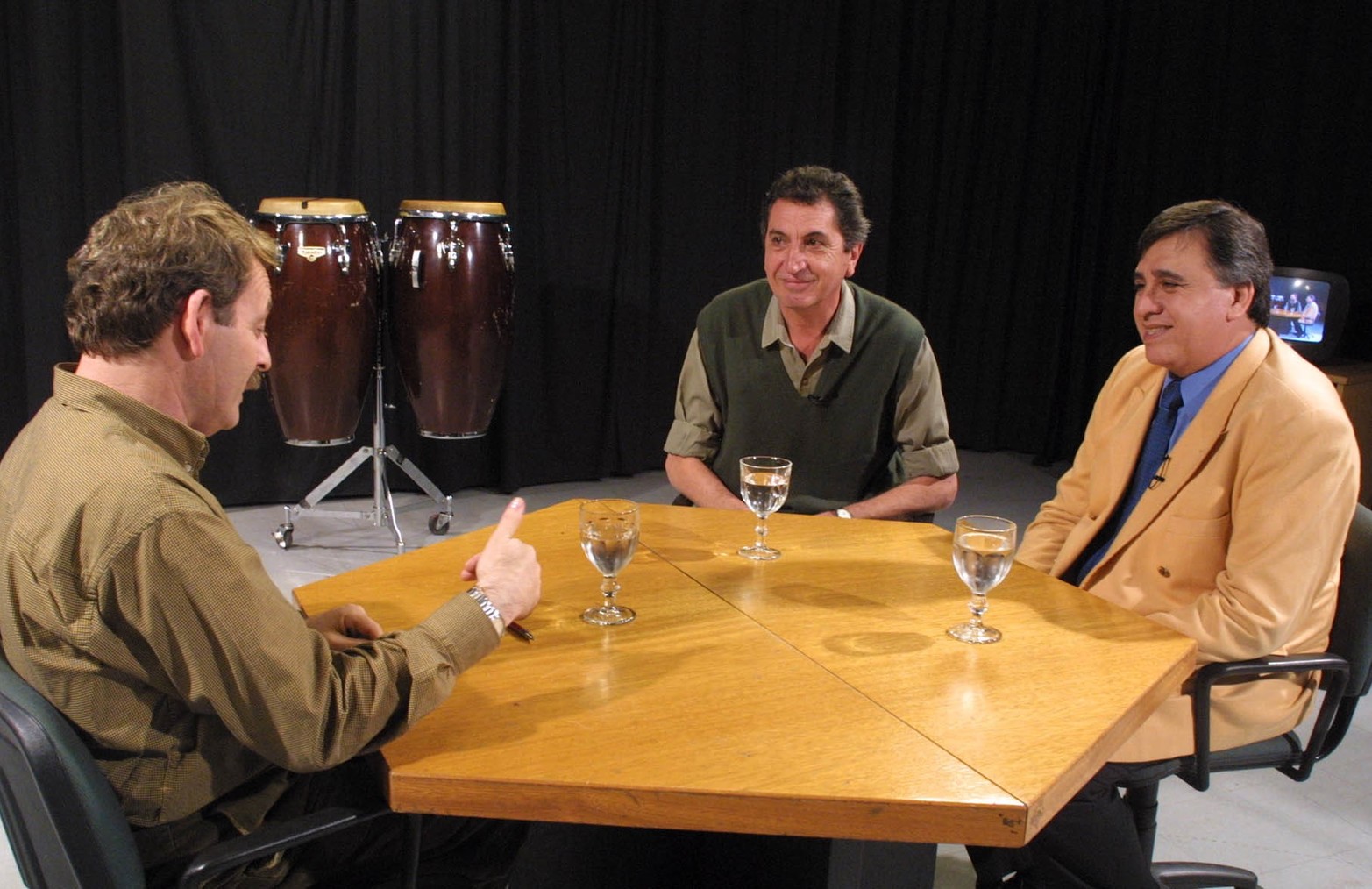 En el programa la Cuarta Pared junto a integrantes de Los Palmeras.