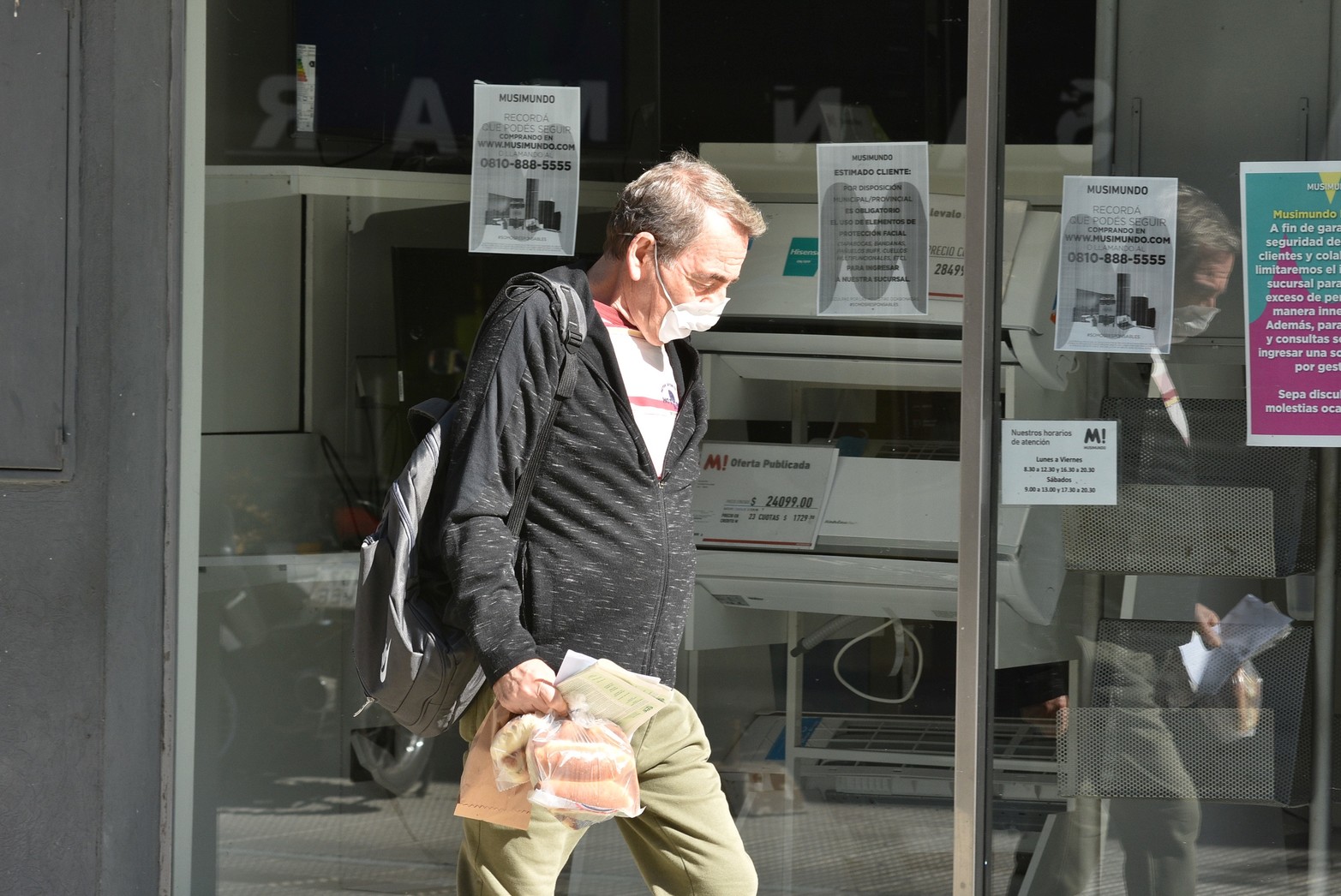 En su jubilación en la peatonal santafesina.