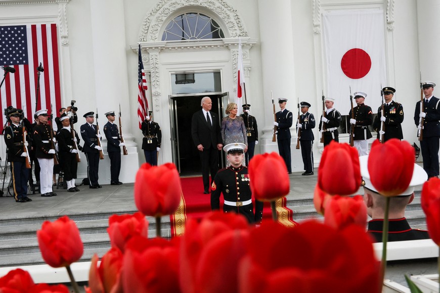 U.S. President Joe Biden and first lady Jill Biden stand at the North Portico a they wait for the arrival of Japanese Prime Minister Fumio Kishida and his wife Yuko Kishida for an official State Dinner at the White House in Washington, U.S., April 10, 2024. REUTERS/Leah Millis