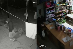 Prácticamente toda la secuencia del robo fue grabada por las cámaras de vigilancia del negocio.