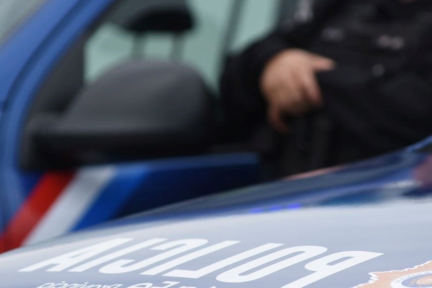 El hallazgo fue hecho por uno de los empleados de la empresa Tyna, ubicada sobre avenida Presidente Perón al 6900, entre avenida Provincias Unidas y Circunvalación, que de inmediato llamó al 911.