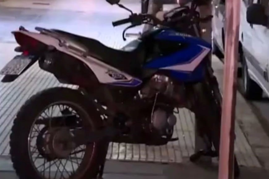 La moto en la que viajaba un joven resbaló producto de una marca de gasoil