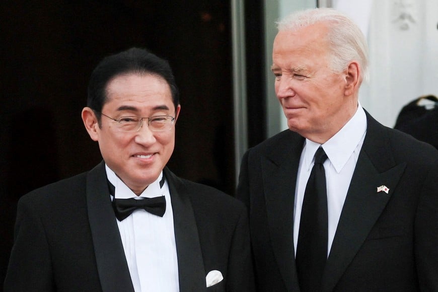 U.S. President Joe Biden welcomes Japanese Prime Minister Fumio Kishida at the North Portico for an official State Dinner at the White House in Washington, U.S., April 10, 2024. REUTERS/Leah Millis
