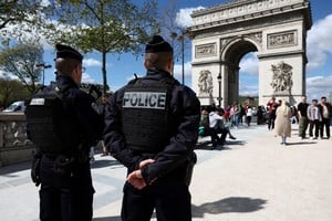 Intensa labor policial de la policía francesa en su capital. Crédito: Stephanie Lecocq/Reuters