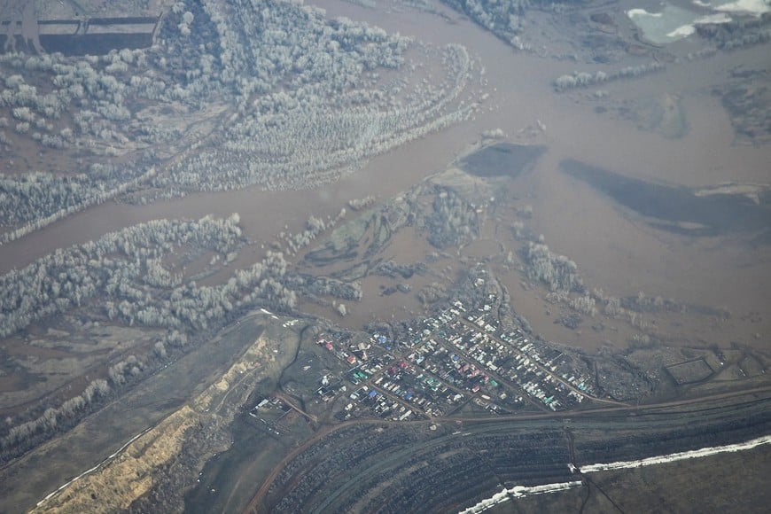 An aerial picture taken from a plane shows a flooded area near the city of Orenburg, Russia April 10, 2024.  REUTERS/Maxim Shemetov