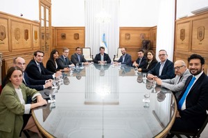  El jefe de Gabinete, Nicolás Posse, y parte del equipo del ministerio del Interior, mantuvieron una reunión de trabajo junto con diputados y senadores radicales.