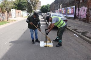 Pintadas. Las nuevas dársenas ya se señalaron sobre el asfalto en las calles de barrio Candioti.

Guillermo Di Salvatore.