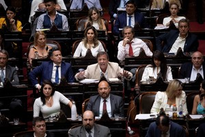 Otros tiempos. Oscar Zago, cuando presidía la bancada de La Libertad Avanza en al Cámara de Diputados de la Nación. Ahora estará al frente de un bloque de tres, a menos que se sumen más integrantes. La consigna es seguir la línea que marca el Presidente. Crédito: Xinhua/Martín Zabala