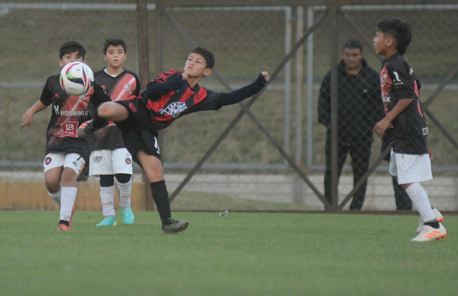 Torneo de fútbol infantil tiburoncito en el Club El Quila ya definió quienes pasan a la semifinal. 