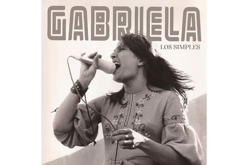 Gabriela en uno de sus discos. Foto: Gentileza
