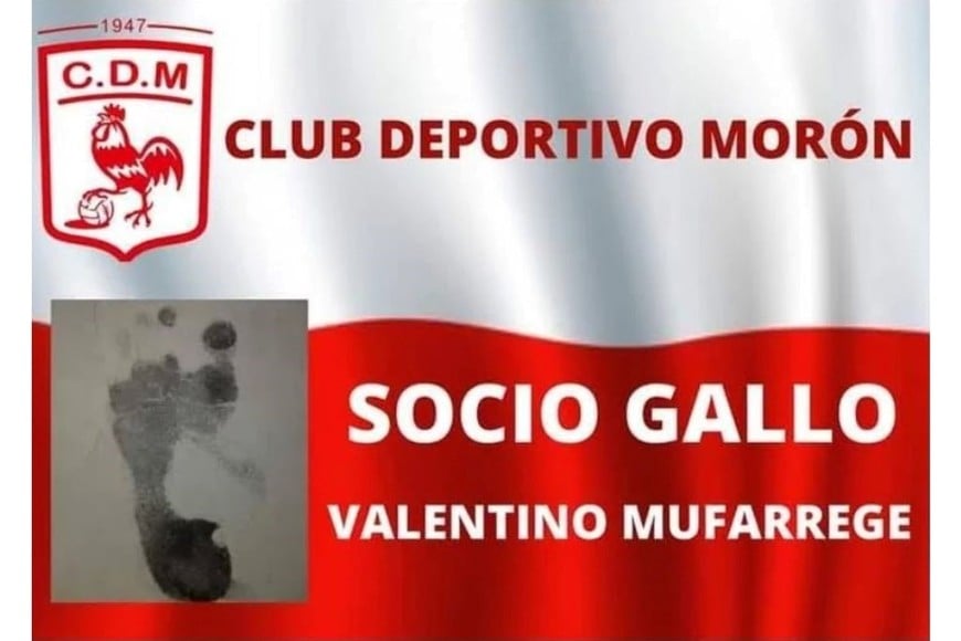 El carné simbólico como socio de Morón de Valentino Mufarrege, quien este sábado 13 de abril cumpliría 3 años.