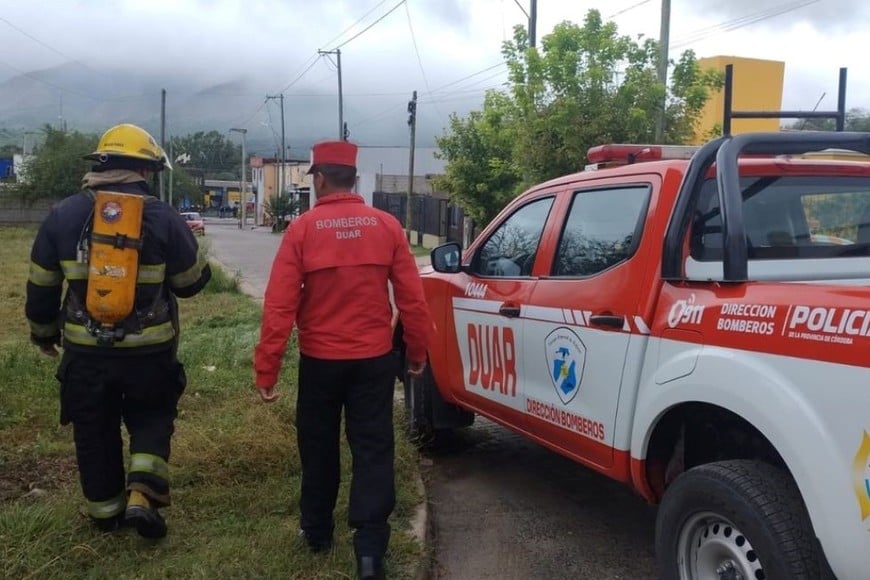 Los trabajadores fueron trasladados por el servicio de emergencia al Hospital Domingo Funes.