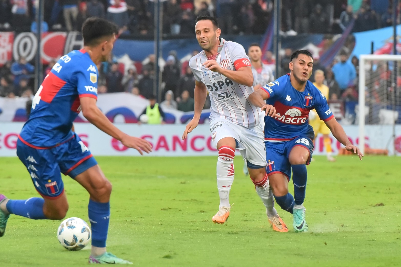 El capitán Claudio Corvalan fue amonestado. 