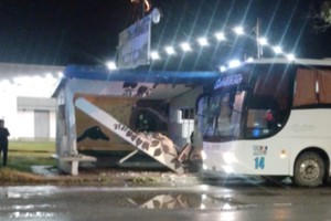 El colectivo acaba de impactar el refugio. Crédito: Periodismo Ciudadano Germán Córdoba