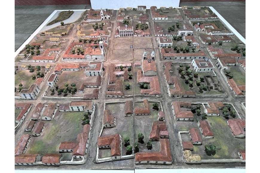 Maqueta de la ciudad existente en el Museo Etnográfico de Santa Fe, que reproduce el plano de Marcos Sastre.