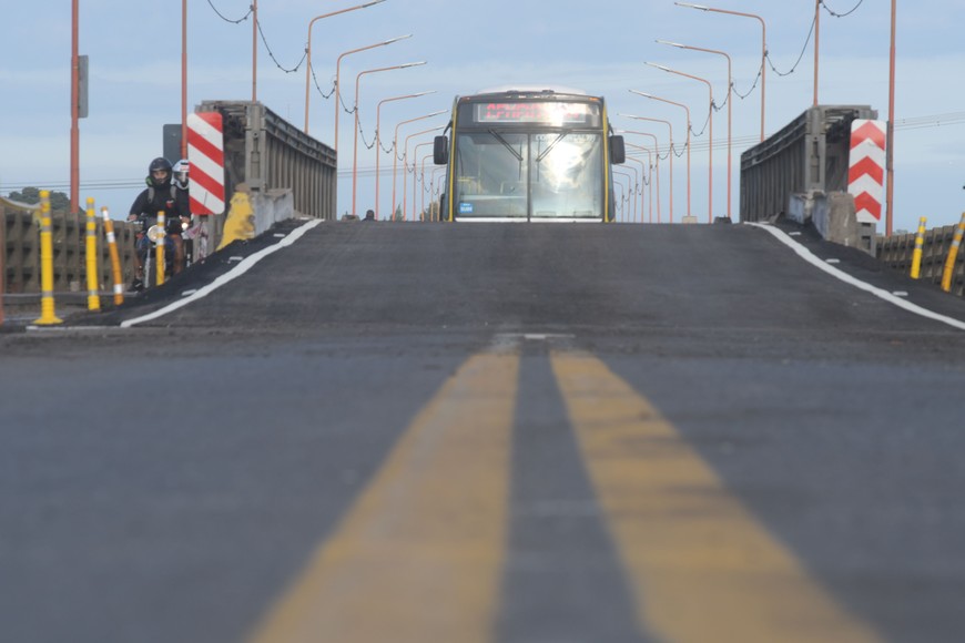 La reparación definitiva del Carretero será con andamios colgados del puente. Montado el puente Bailey y restituido el tránsito con restricciones, Vialidad Nacional comienza la etapa de saneamiento del viaducto. Una vez que comience la obra demandará tres meses. Son cuatro los tramos a reparar.