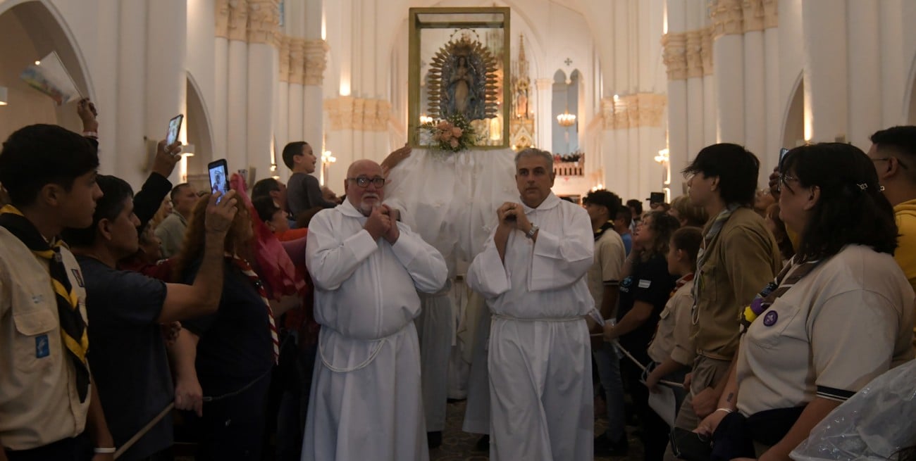 Santa Fe: pese a una lluvia torrencial, una multitud fue a venerar a la Virgen de Guadalupe