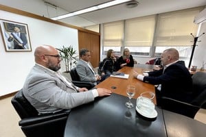 Foto de la reunión junto a Hernán Rossi.