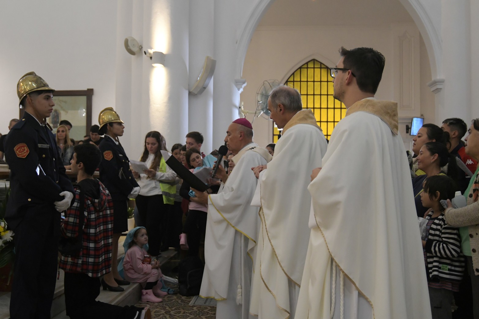 El obispo Fenoy durante la ceremonia religiosa