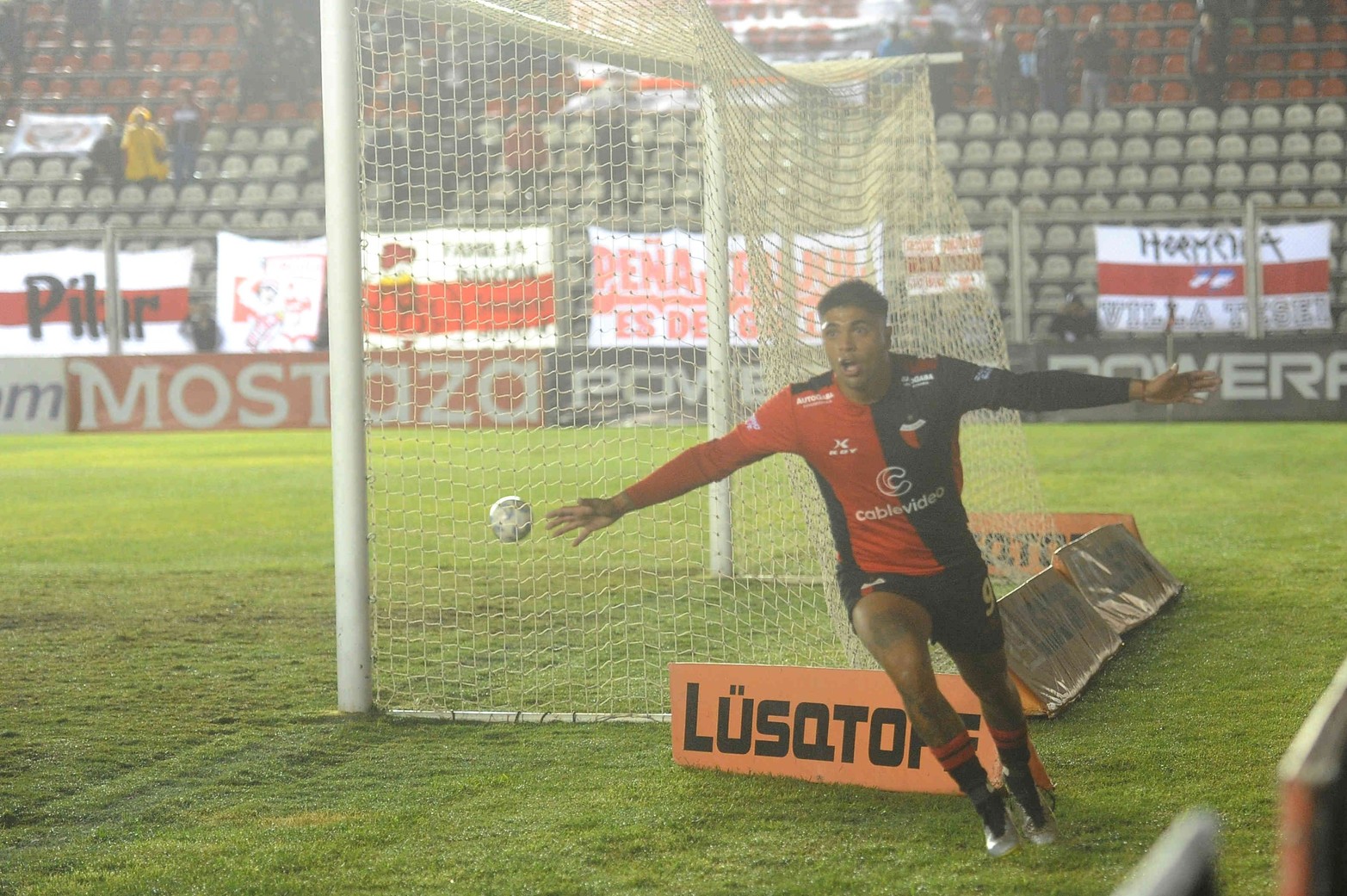 En el silencio, Braian Guille lo grita. Era el primer gol.