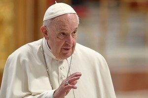 "¡Basta con la guerra! ¡Basta con los ataques!", clamó este domingo el líder de la Iglesia Católica en su oración de los domingos.