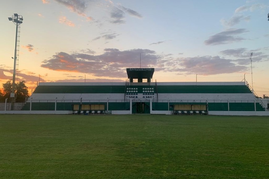 El estadio de fútbol. El club participa de la Liga Santafesina con todas sus categorías.