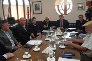 Gobierno y gremios estatales lograron el acuerdo en marzo y esta semana reanudan reuniones por el salario de abril. El objetivo es trabajar mes a mes la actualización salarial. Foto: Flavio Raina 