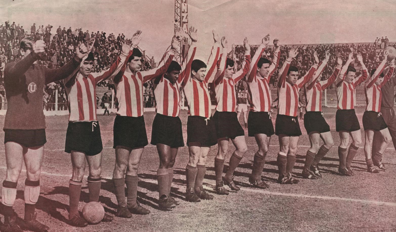 El equipo del primer ascenso en 1966.
