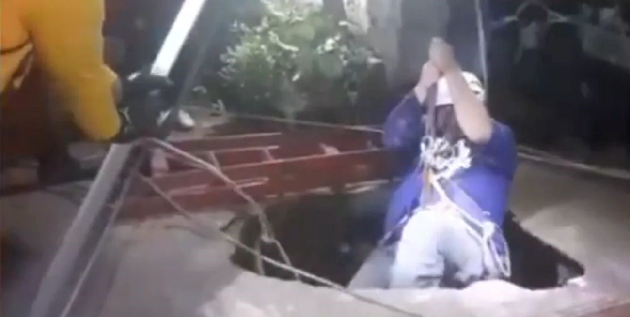Un hombre fue rescatado después de caer en un pozo ciego en Córdoba