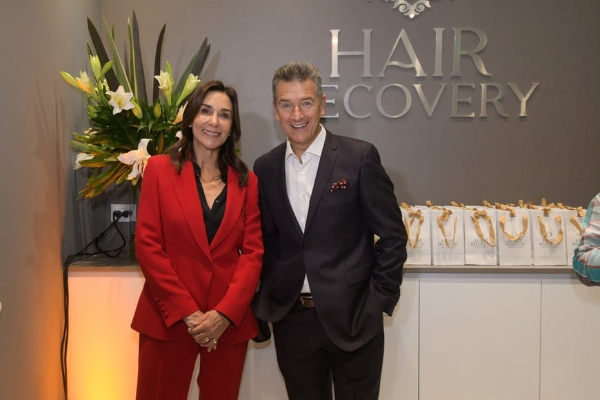 Dra. Alejandra Susacasa, fundadora y vicepresidenta  y el Dr. Nicolás Lusicic, fundador y presidente de Hair Recovery. Créditos: Manuel Fabatia