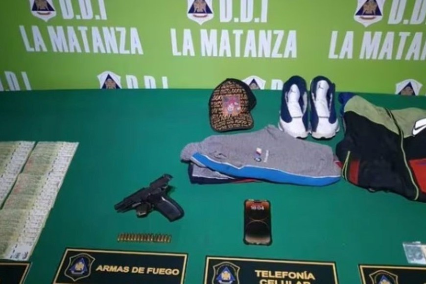 Pertenencias del menor detenido por el hecho.