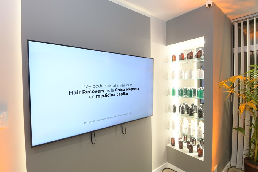 Hair Recovery cuenta con tres niveles de tratamiento: una completa línea de productos, Nutrifol y  PlasmaHair y el microtrasplante capilar. Créditos: Manuel Fabatia