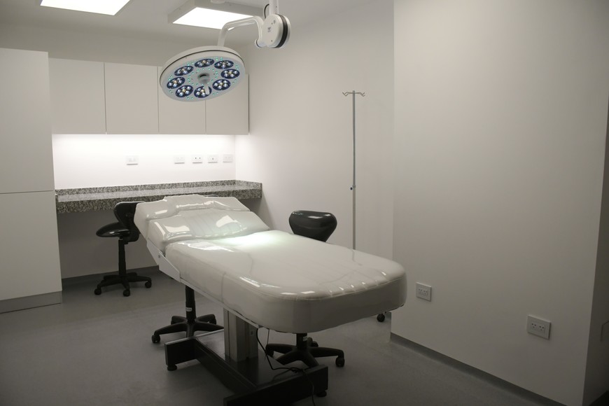 Hair Recovery está equipado con quirófanos de última generación, una sala de tratamientos y consultorios médicos. Créditos: Manuel Fabatia