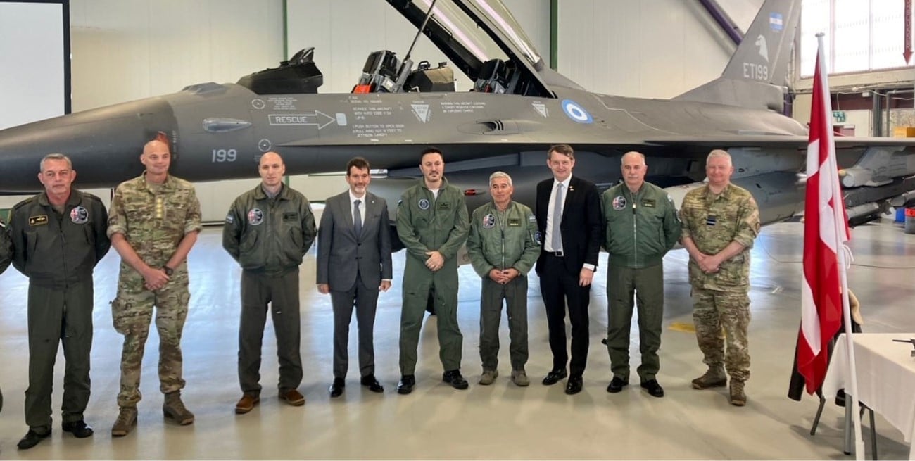 Luis Petri firmó el acuerdo con Dinamarca por los 24 aviones F-16