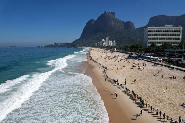 Brasil incrementó sus exigencias a turistas de tres países y ahora deberán tramitar una visa online