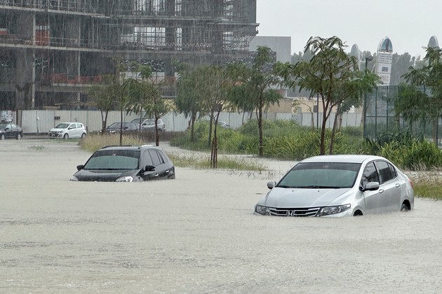 Oriente azotado por las lluvias: se inundó Dubai y hay 18 muertos en Omán