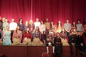 La Agrupación Coral Municipal Santo Tomé, en una puesta de “Bastián y Bastiana” (W.A. Mozart)