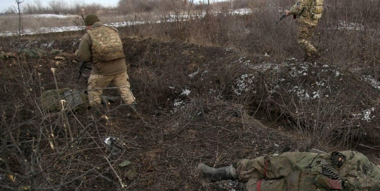 Ucrania asegura que Rusia intensifica el uso ilegal de gases lacrimógenos para "limpiar trincheras"