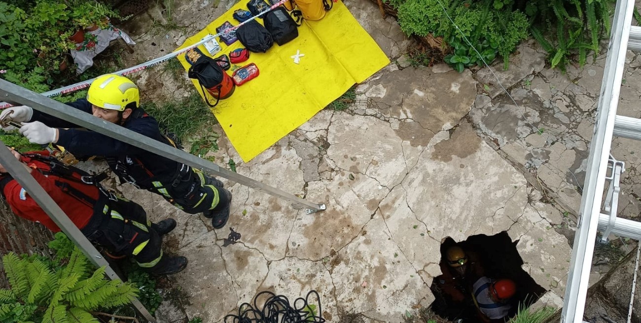 Rescataron a una mujer de 72 años que había caído en un pozo ciego en Capitán Bermúdez