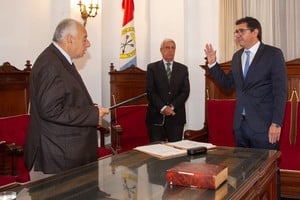 El presidente de la Corte, Rafael Gutiérrez, le tomó juramento este miércoles a Maiarota. Foto: Prensa Poder Judicial