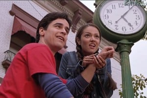 Jesse Bradford y Paula Garcés en una escena de "Clockstoppers", película de ciencia ficción del año 2002.